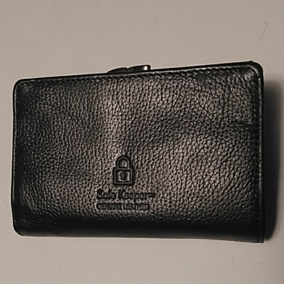 Ladies Apt. 9 Safekeeper wallet - Picture 1 of 3